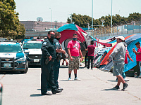 В США отменили церемонию натурализации для мигрантов из 19 стран