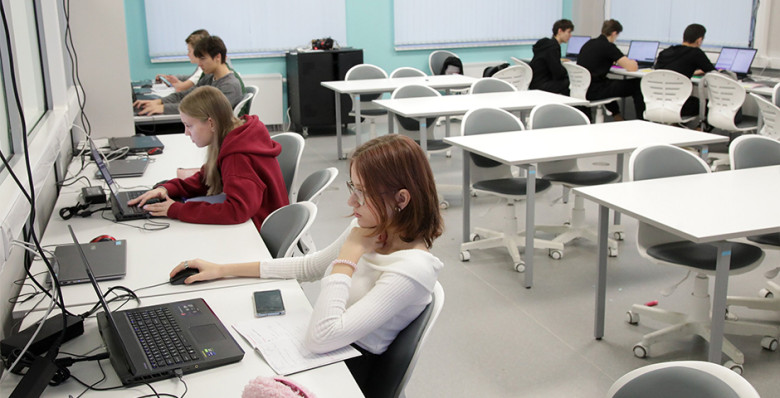 Владимир Путин призвал не допустить потерю молодого поколения из-за ИИ