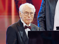 Владимир Путин поздравил Александра Зацепина с 100-летием