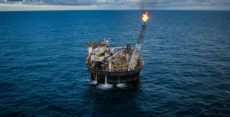 Мировые нефтекомпании сокращают рабочие места из-за низких цен на нефть