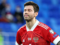 Суд прекратил дело против Федора Смолова за драку в «Кофемании»