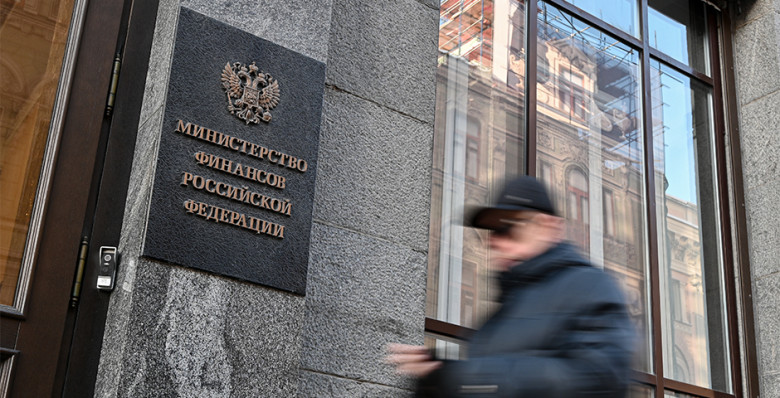 Минфин рекомендовал россиянам хранить сбережения в рублях и золоте