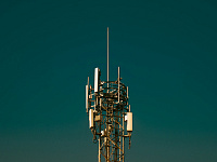 Кабмин предложил не наказывать операторов за отключение связи из-за БПЛА