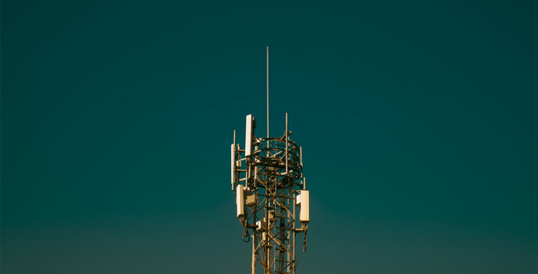 Кабмин предложил не наказывать операторов за отключение связи из-за БПЛА