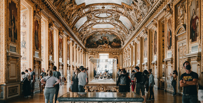 Во Франции задержали новых подозреваемых в ограблении Лувра Во Франции задержали новых подозреваемых в ограблении Лувра