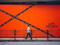 Акции Hermes подешевели из-за слабых квартальных результатов на фоне конфликта с Ираном