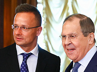 Сергей Лавров и Петер Сийярто обсудили подготовку к саммиту России и США