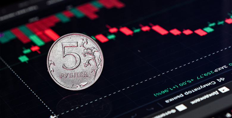 Курс евро упал ниже 90 рублей впервые с июля