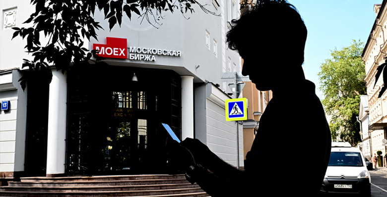 Девелопер GloraX привлек 2,1 млрд рублей по итогам IPO на Мосбирже Девелопер GloraX привлек 2,1 млрд рублей по итогам IPO на Мосбирже