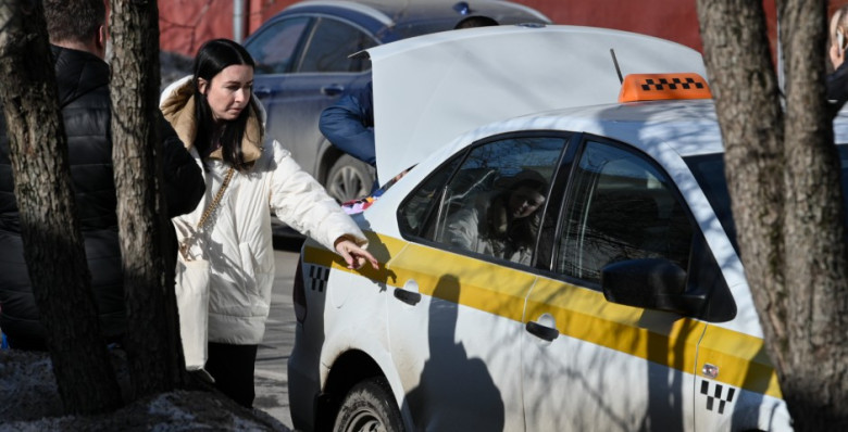 РБК узнал о планах «Яндекса» запустить сервис заказа такси для молодежи