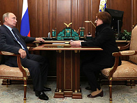 Владимир Путин попросил главу ЦБ чаще бывать на заседаниях кабмина