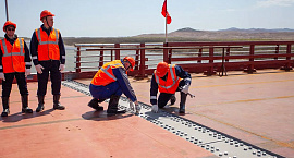 На границе России и КНДР состыковали автомост