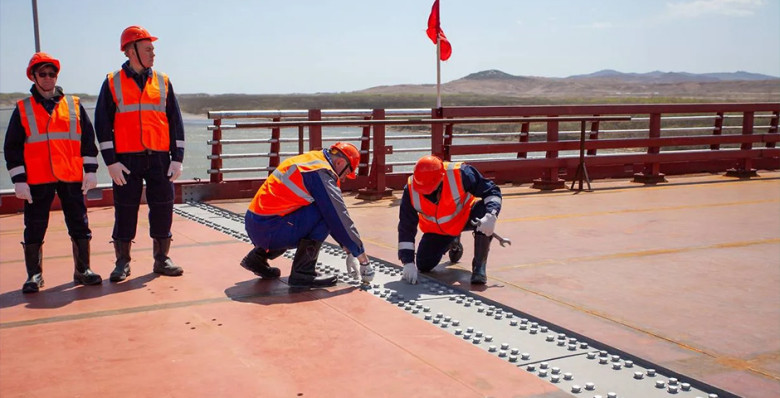 На границе России и КНДР состыковали автомост