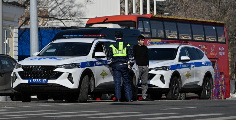 КС разрешил россиянам водить машину с иностранными правами