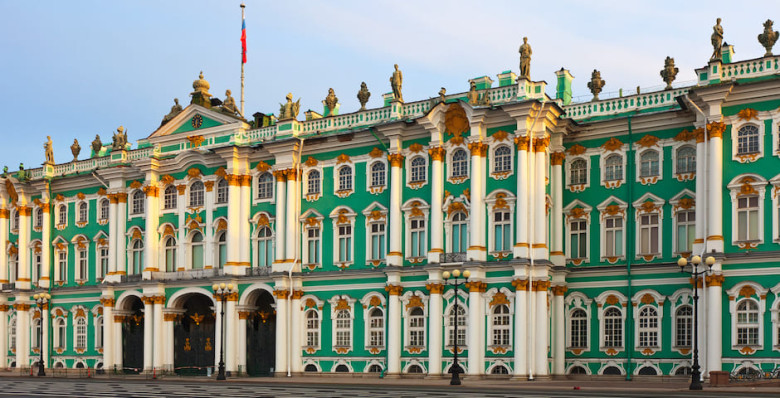 Эрмитаж потребовал более 800 тыс. рублей от севшего на трон Павла I посетителя