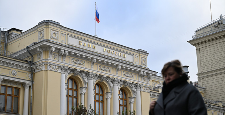 ЦБ сообщил о снижении числа жалоб на навязывание услуг при кредитовании