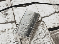 Биржевые цены на серебро впервые в истории превысили $65 за унцию