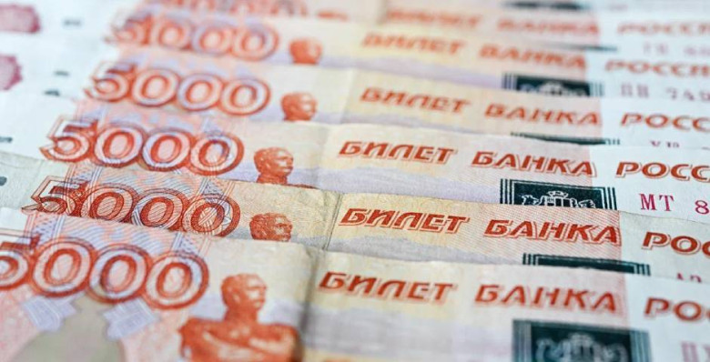 Росстат: треть работающих россиян получают от 100 тыс. рублей 