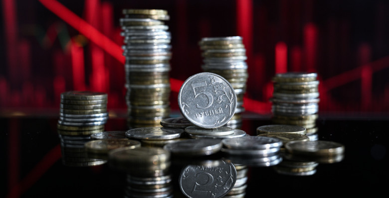 Аналитики назвали три сферы с самыми высокими медианными зарплатами в России