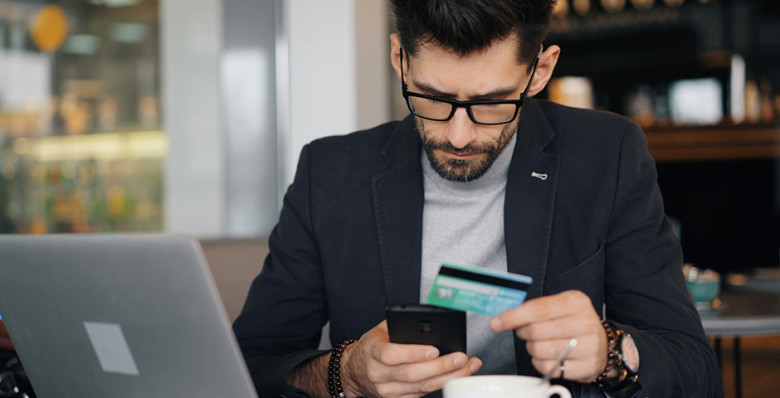 Банки попросили освободить их от двойного подтверждения операций через СМС и Max