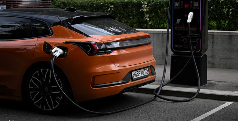 На Крымском мосту временно ограничат движение электромобилей На Крымском мосту временно ограничат движение электромобилей