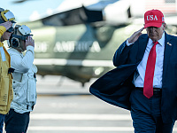 Дональд Трамп приостановил операцию по сопровождению судов через Ормуз