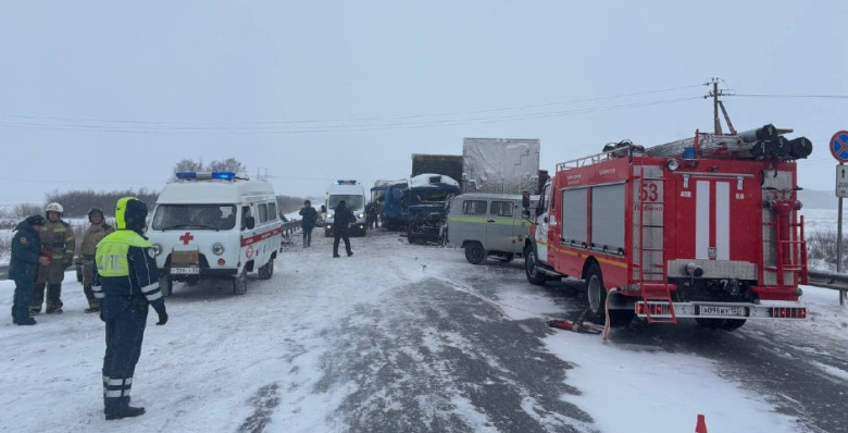 В Омске в ДТП с участием автобуса и большегруза погибли шесть человек