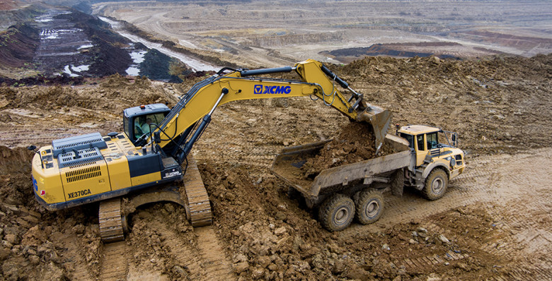 Цемент сворачивает на трассу