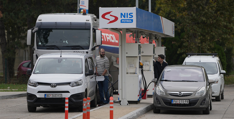 Венгерская MOL начала переговоры о покупке доли России в сербской NIS