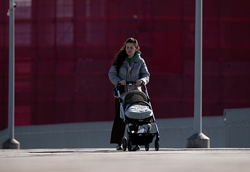 В ГД внесли проект о выплате пособия по уходу за ребенком до трех лет