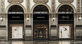 Prada завершила сделку по покупке Versace за $1,37 млрд