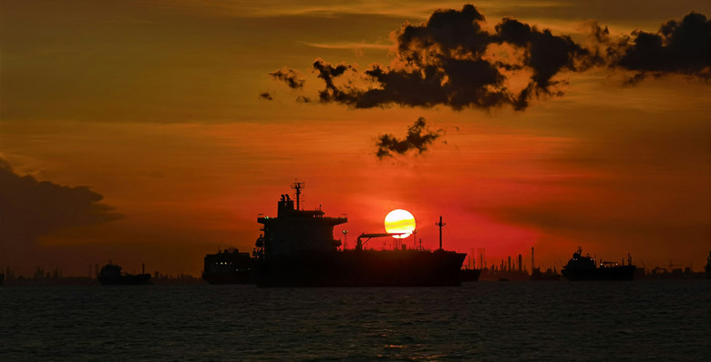 СМИ: ЕК отложила запрет российской нефти из-за кризиса на Ближнем Востоке