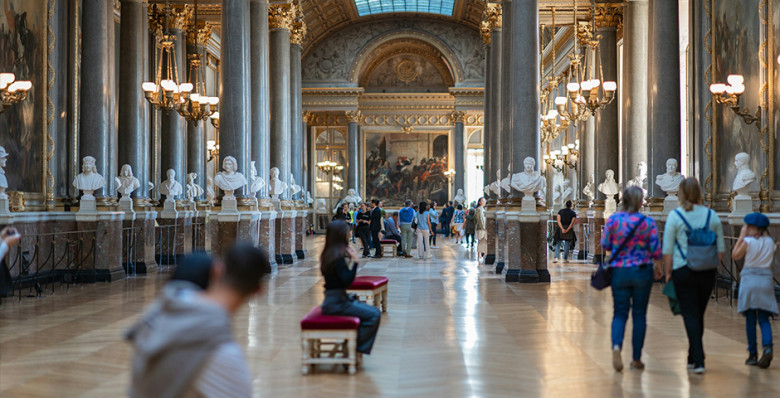 Le Parisien: ограбление Лувра могли организовать иностранцы