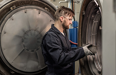 Титан сворачивает крылья