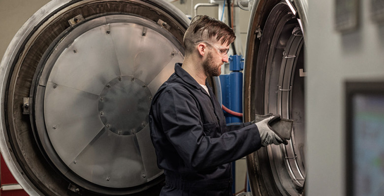 Титан сворачивает крылья