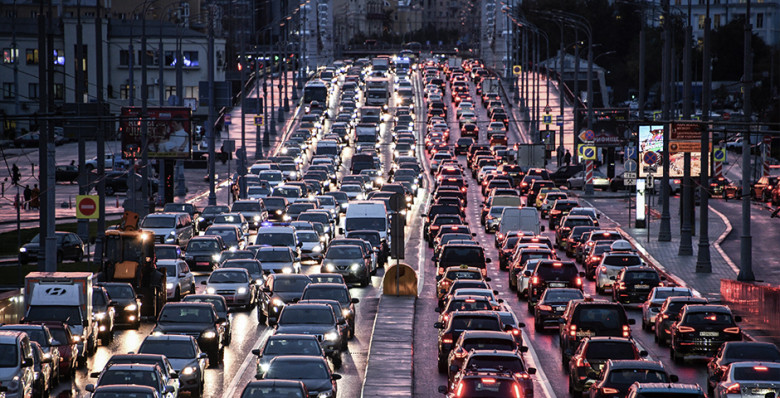 Продажи автомобилей в России в январе упали на 11%