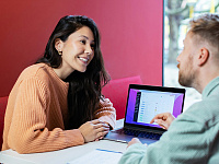 64% россиян назвали служебные романы приемлемыми