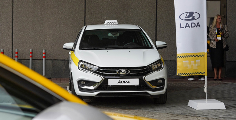 «АвтоВАЗ» начал поставки Lada Aura для партнеров «Яндекс Такси»