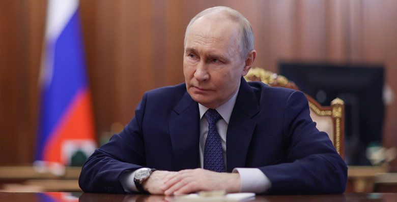 Владимир Путин присвоил звание Героя России бойцу, державшему оборону в ДНР 68 дней