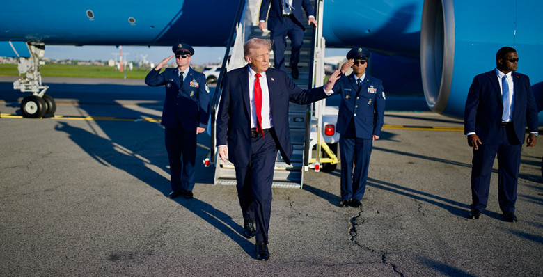 Пассажирский самолет опасно сблизился с Boeing Дональда Трампа над Лонг-Айлендом