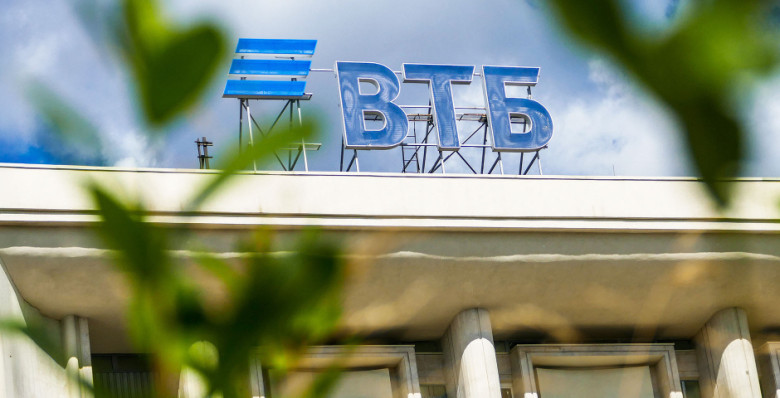 Как ВТБ устоял на двух «слонах»