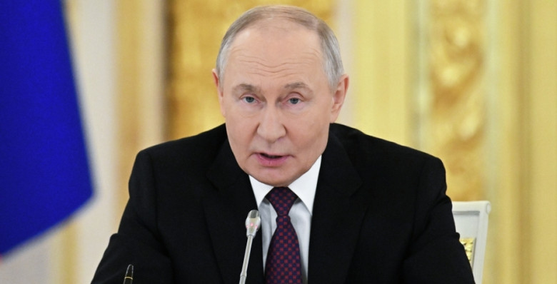 Владимир Путин поручил обеспечить продажу лекарств через «Почту России»