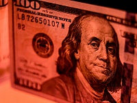 МВФ: доллар США продолжает сдавать позиции нетрадиционным валютам