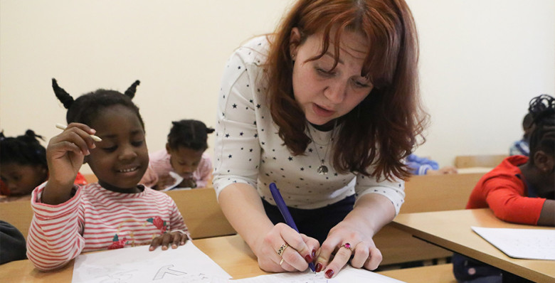 Госдума одобрила обязанность детей мигрантов оформлять патент в 18 лет