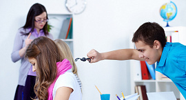 Минпросвещения разрешило школам вводить оценки за поведение