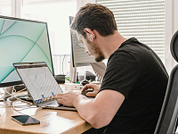 Самые высокие зарплаты в РФ зафиксировали у сварщиков и айтишников