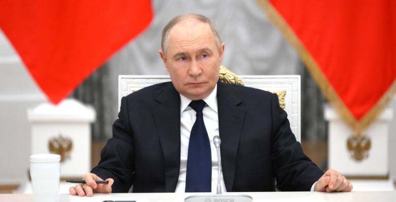 Владимир Путин подписал закон о круглогодичном призыве в армию