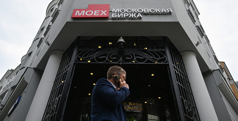 Индекс Мосбиржи упал к годовым минимумам