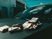 В Москве подростки нашли сумку с $88 тыс. и сожгли деньги