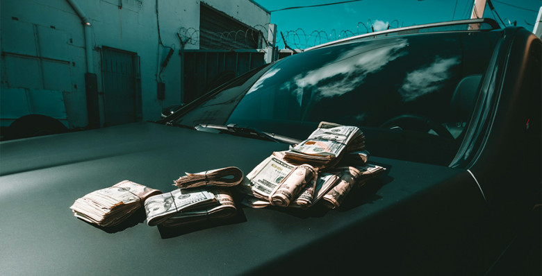 В Москве подростки нашли сумку с $88 тыс. и сожгли деньги